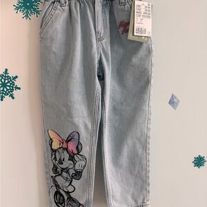 New with tags -Disney Kids Light Blue Jeans with Minnie Mouse Design/size4t